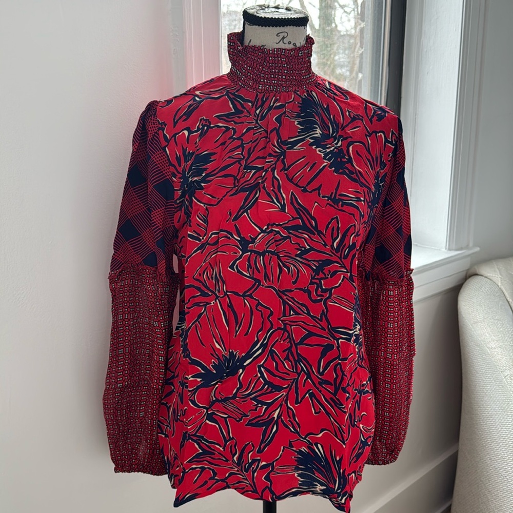 Like new, bl ^nk London Mock Neck Top